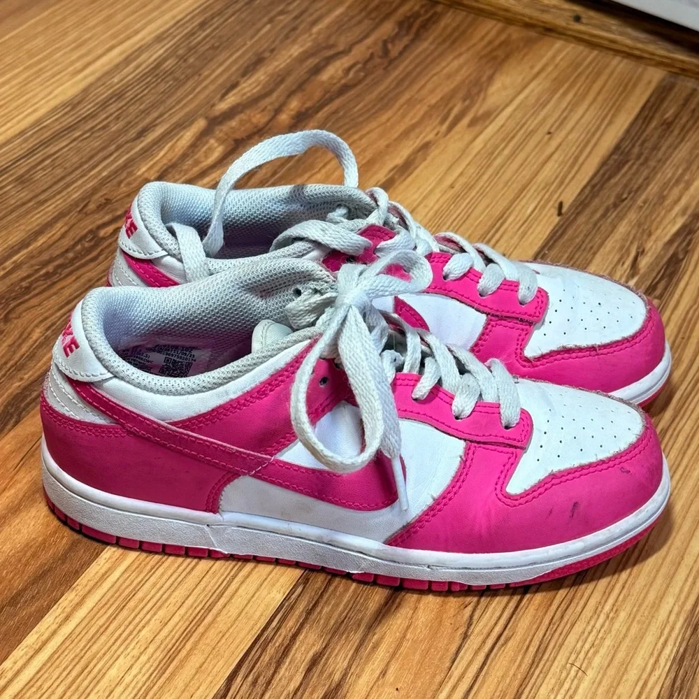 Kids Pink and White Nike Dunks, 2Y